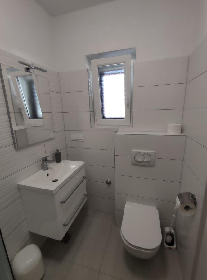 Vila Jelena - Studio Apartments For 2 To 3 Persons In Sv Filip I Jakov Sveti Filip i Jakov Exterior photo